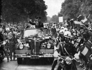 Parade de Youri Gagarine en 1961 à Varsovie